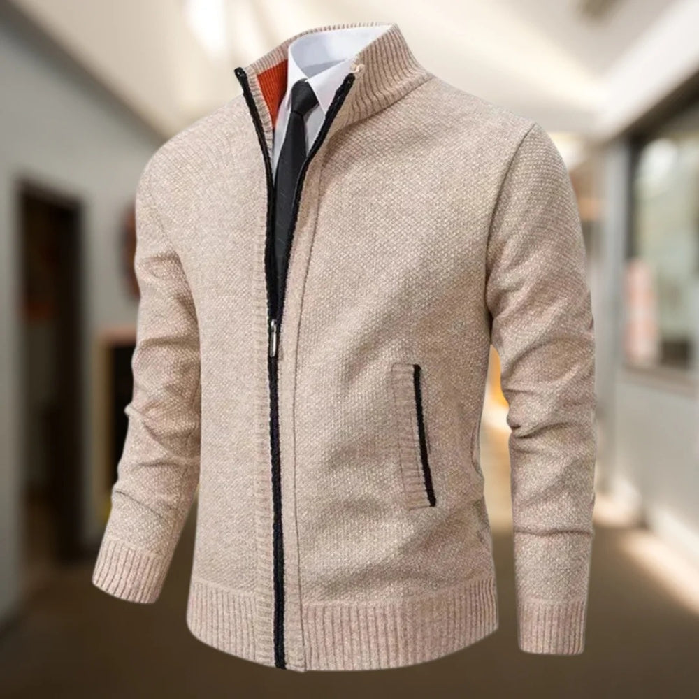 Casual men's vest with zipper, ideal for cold winter days.