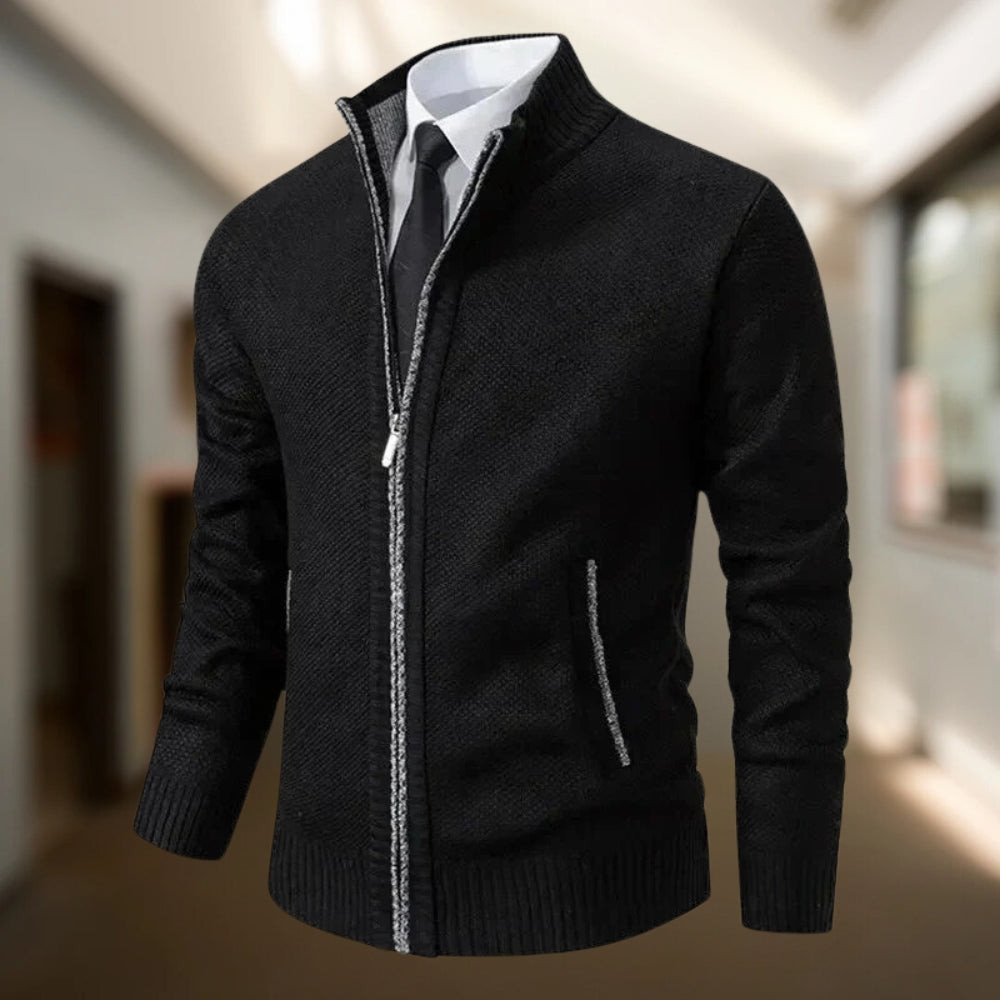 Casual men's vest with zipper, ideal for cold winter days.