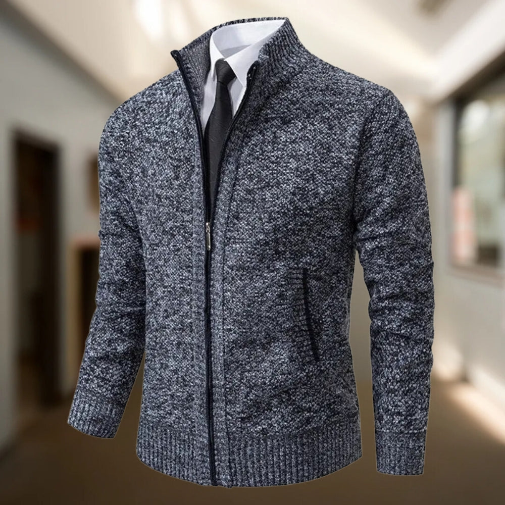 Casual men's vest with zipper, ideal for cold winter days.