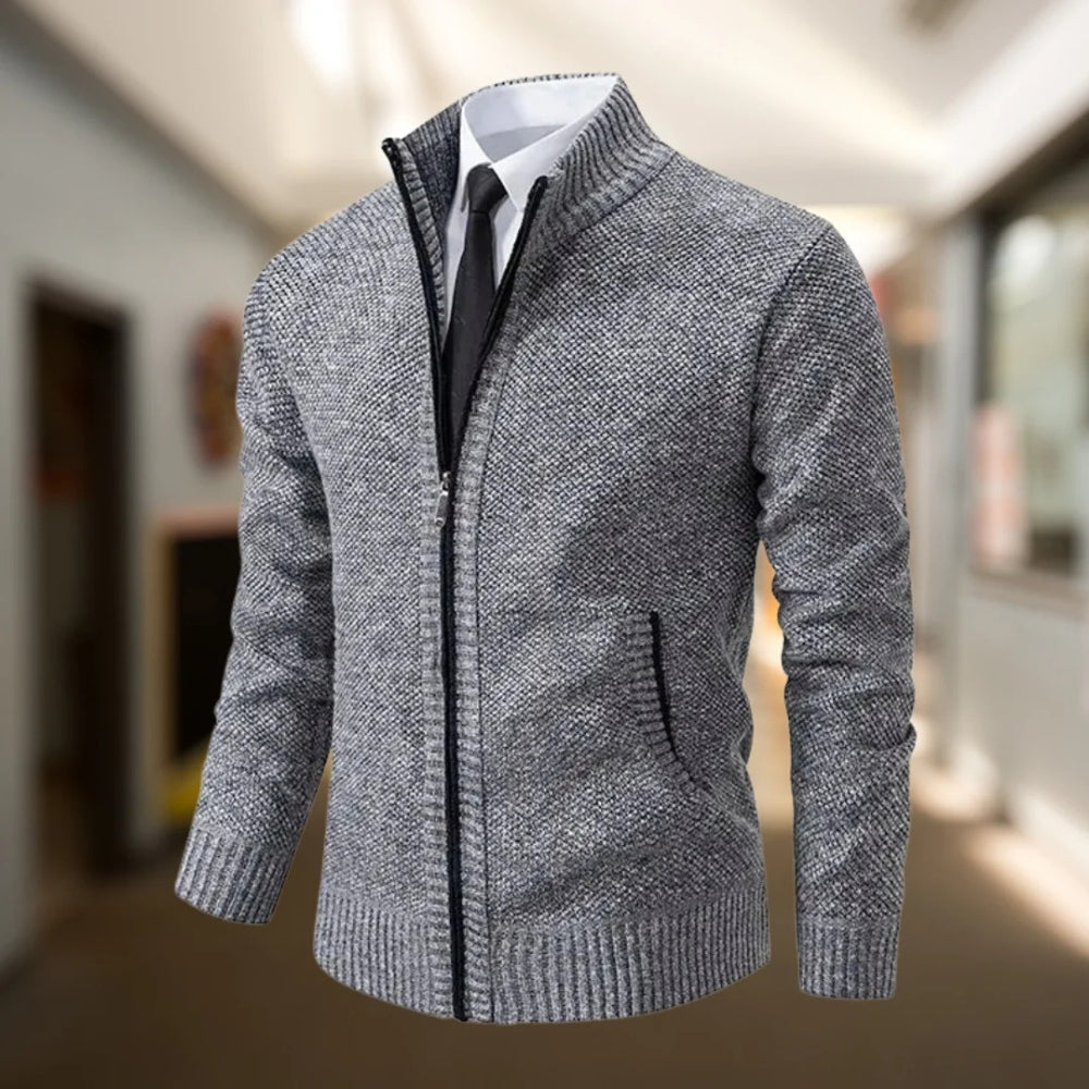 Casual men's vest with zipper, ideal for cold winter days.