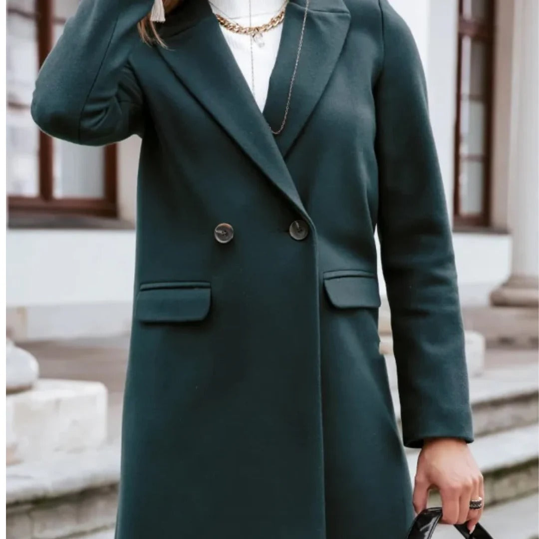 long winter coat, ideal for cold days and winter outings.