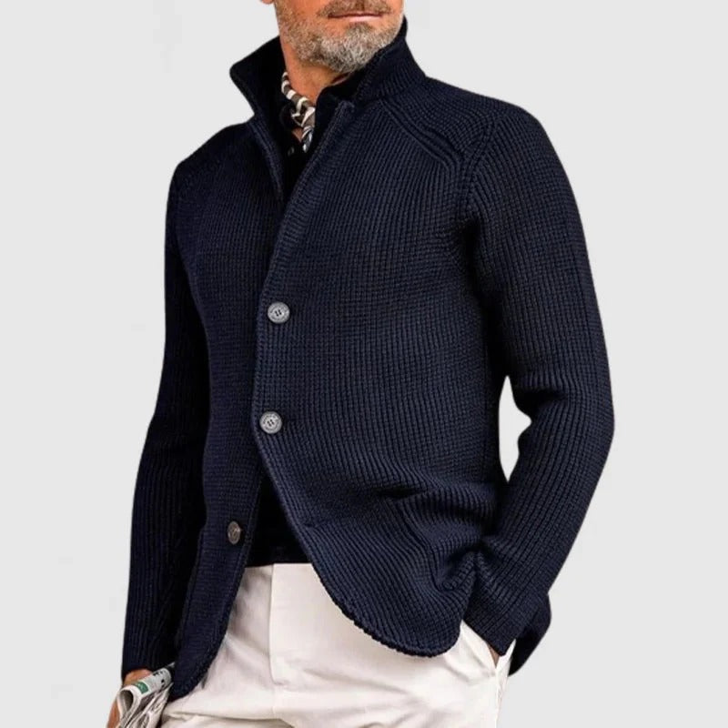 Stylish men's cardigan with collar, combining warmth and sophistication for any occasion.