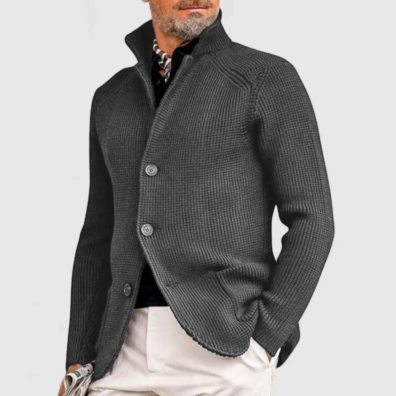 Stylish men's cardigan with collar, combining warmth and sophistication for any occasion.